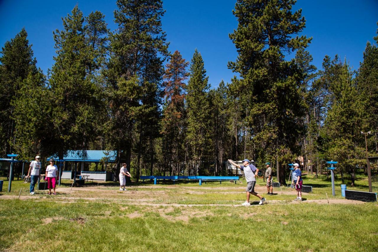 Bend-Sunriver Camping Resort 24 Ft. Yurt 16 المظهر الخارجي الصورة